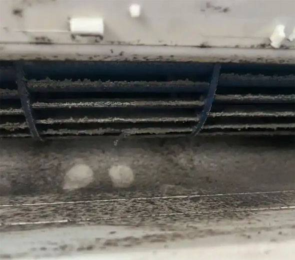 芝罘空调吹的风有股烧焦味是怎么回事